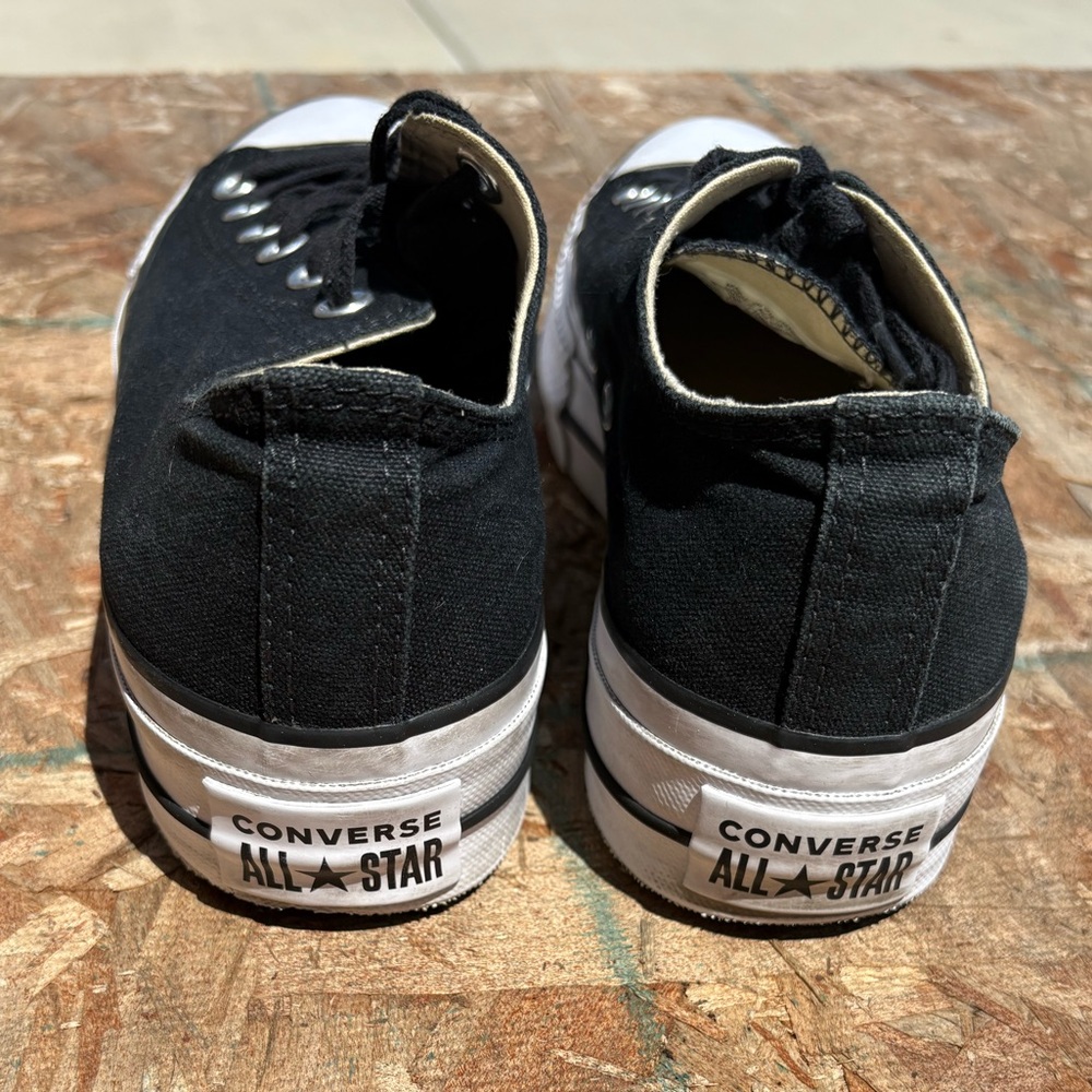 Converse Classic Black Canvas Sneakers. Great condition- Sz 8 women’s - Picture 8 of 12